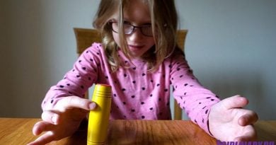 ИГРУШКА МОКУРУ – ПАЛОЧКА С ПОДСВЕТКОЙ, КОТОРАЯ НЕ ДАСТ ЗАСКУЧАТЬ